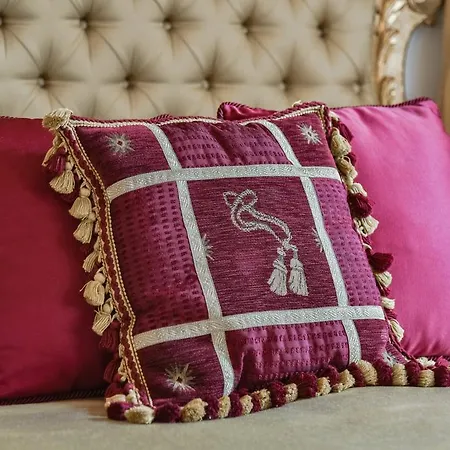 德波卡帕拉索科里比莎丽尼酒店