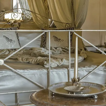 Lägenhet Residenze D'epoca Palazzo Coli Bizzarrini